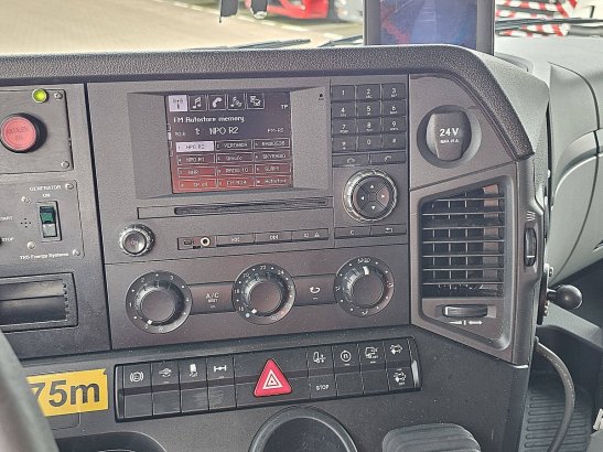 MERCEDES-BENZ ANTOS 1835 frigo taillift Mercedes-Benz ANTOS 1835 FRIGO TAILLIFT 2014 2 image 25