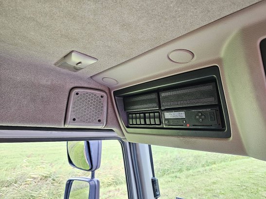 RENAULT MIDLUM 180.12 eev carrier taillift 701 2010 2 image 26