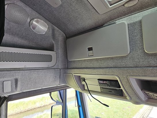 IVECO AT260S42 STRALIS 6x2 hyva hc183x 4x AT260S42 STRALIS 6X2 HYVA HC183X 4X 2017 2 image 11
