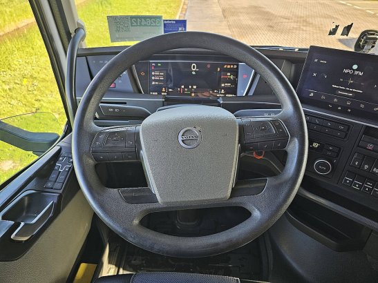 VOLVO FH 500 xl 590 2022 2 Tractor Units image 11