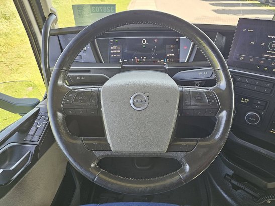 VOLVO FH 500 new model 10 tyres 590 2021 2 Tractor Units image 11