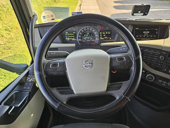 VOLVO FH 460 4x2 2x tank 590 2021 2 Tractor Units image 12