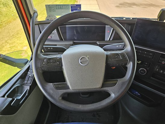 VOLVO FH 500 globetrotter 590 2023 2 Tractor Units image 11