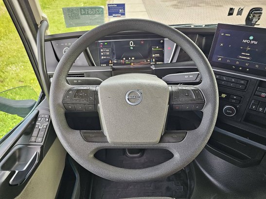 VOLVO FH 500 xl led i-p-c 2x tank 590 2023 2 Tractor Units image 11