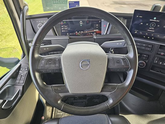 VOLVO FH 500 XL I-SHIFT LED Low-Mileage Navi 590 2022 2 Tractor Units image 26