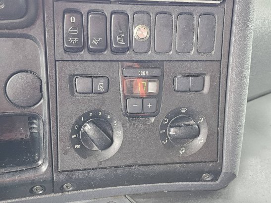 SCANIA P320 6x2*4 lamberet lift P320 6X2*4 LAMBERET LIFT 2015 2 image 3