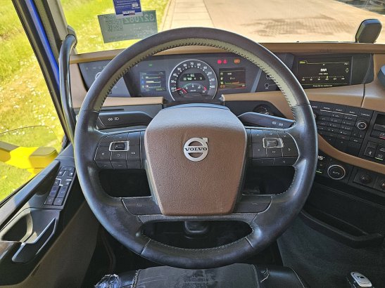 VOLVO FH 460 590 2015 2 Tractor Units image 13