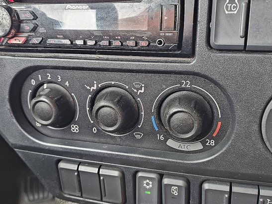 DAF CF 400 CF 400 2017 2 Tractor Units image 13
