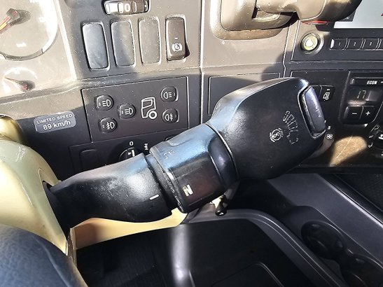 SCANIA R410 R410 2015 2 Tractor Units image 13
