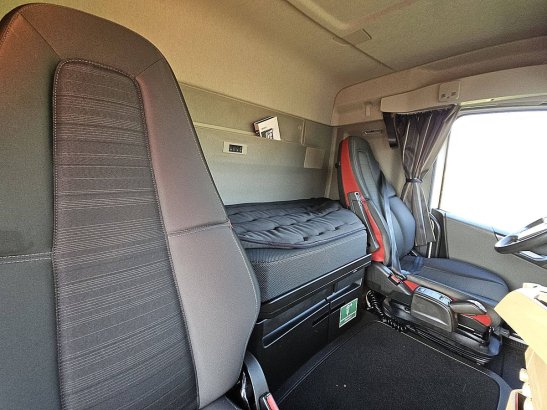 VOLVO FH 500 6x2 steered pto+hydr 590 2020 2 Tractor Units image 14