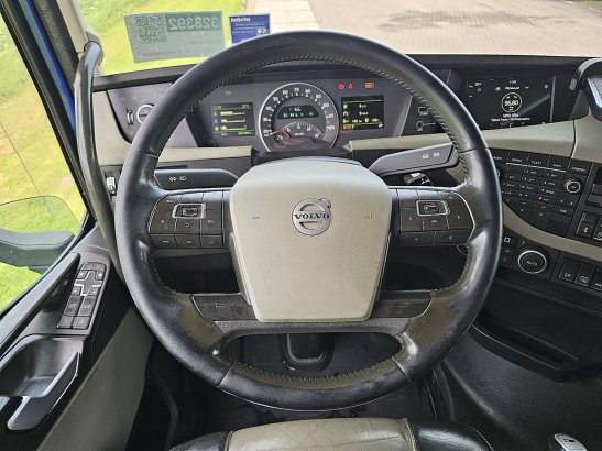 VOLVO FH 460 low roof 590 2018 2 Tractor Units image 39