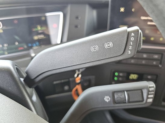 VOLVO FH 460 590 2022 2 Tractor Units image 14