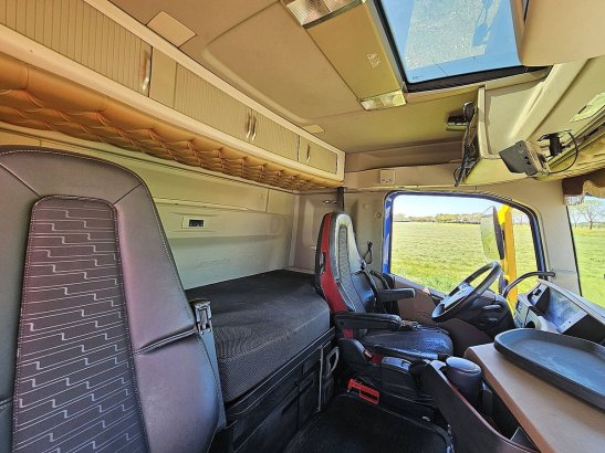 VOLVO FH 460 590 2015 2 Tractor Units image 15