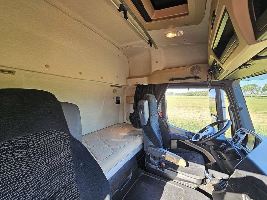MERCEDES-BENZ ACTROS 1832 Mercedes-Benz ACTROS 1832 2018 2 Tractor Units image 15