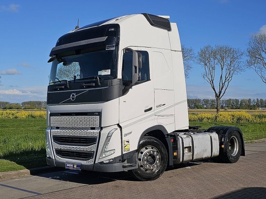 VOLVO FH 500 xl 590 2022 2 Tractor Units image 2