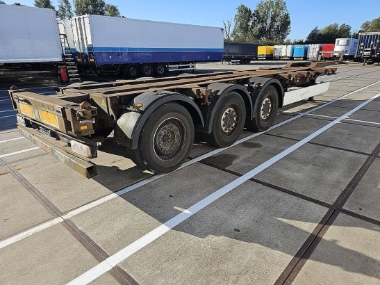 KOGEL SW24 MULTI 2X 20, 1X30, 1X40, HIGHCUBE, 20FT MITTIG Kögel SW24 MULTI 2X 20, 1X30, 1X40, HIGHCUBE, 20FT MITTIG 2008 2...