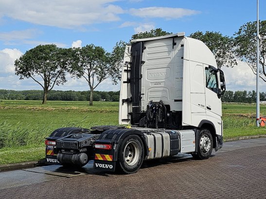 VOLVO FH 500 xl 590 2022 2 Tractor Units image 3
