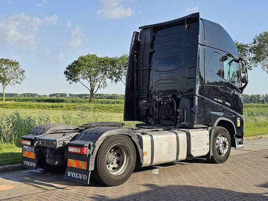 VOLVO FH 460 4x2 2x tank 590 2021 2 Tractor Units image 35