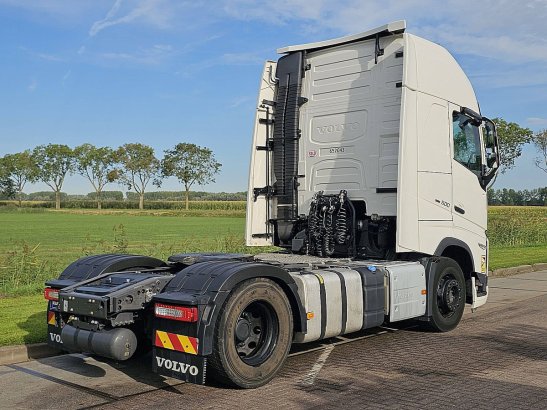 VOLVO FH 500 XL I-SHIFT LED Low-Mileage Navi 590 2022 2 Tractor Units image 18
