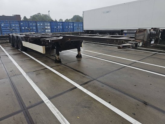 KOGEL SW24 MULTI 2X 20, 1X30, 1X40, HIGHCUBE, 20FT MITTIG Kögel SW24 MULTI 2X 20, 1X30, 1X40, HIGHCUBE, 20FT MITTIG 2008 2...