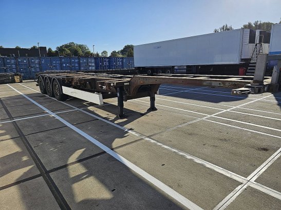 KOGEL SW24 MULTI 2X 20, 1X30, 1X40, HIGHCUBE, 20FT MITTIG Kögel SW24 MULTI 2X 20, 1X30, 1X40, HIGHCUBE, 20FT MITTIG 2008 2...