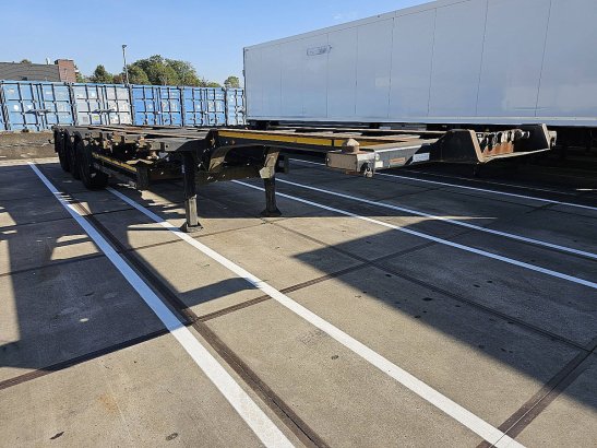 KOGEL SW24 MULTI 2X 20, 1X30, 1X40, HIGHCUBE, 20FT MITTIG, LIFT AXLE Kögel SW24 MULTI 2X 20, 1X30, 1X40, HIGHCUBE, 20FT MI...