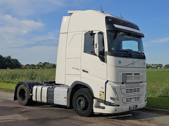 VOLVO FH 500 XL I-SHIFT LED Low-Mileage Navi 590 2022 2 Tractor Units image 20