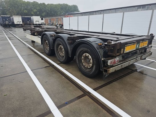 KOGEL SW24 MULTI 2X 20, 1X30, 1X40, HIGHCUBE, 20FT MITTIG Kögel SW24 MULTI 2X 20, 1X30, 1X40, HIGHCUBE, 20FT MITTIG 2008 2...