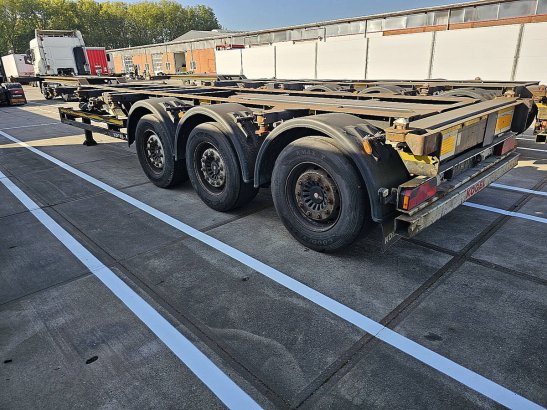 KOGEL SW24 MULTI 2X 20, 1X30, 1X40, HIGHCUBE, 20FT MITTIG, LIFT AXLE Kögel SW24 MULTI 2X 20, 1X30, 1X40, HIGHCUBE, 20FT MI...