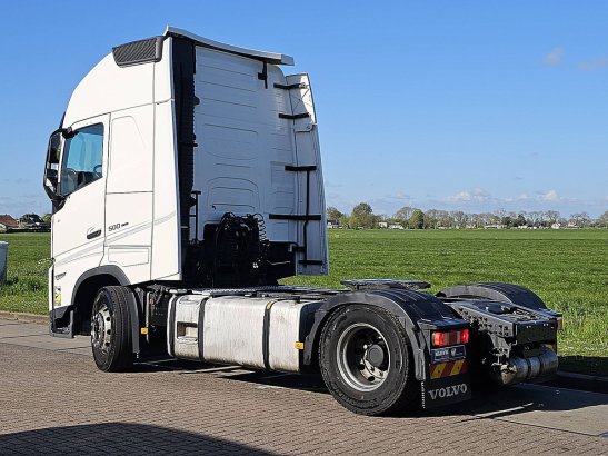VOLVO FH 500 xl 590 2022 2 Tractor Units image 6