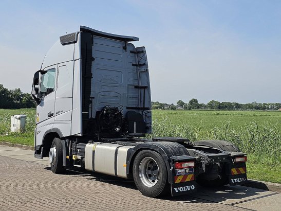 VOLVO FH 460 590 2022 2 Tractor Units image 6