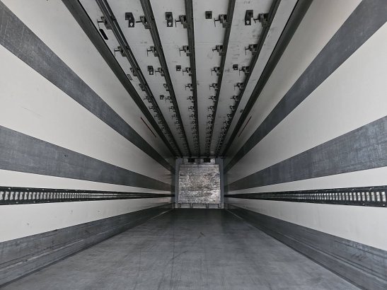 SCHMITZ EURO HANGWERK meatrails fleisch Schmitz Cargobull EURO HANGWERK MEATRAILS FLEISCH 2014 2 Refrigerated semi trailer...