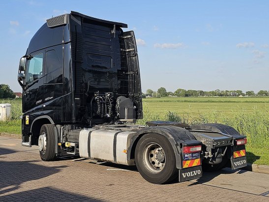 VOLVO FH 460 4x2 2x tank 590 2021 2 Tractor Units image 17