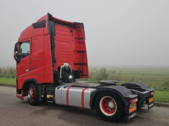 VOLVO FH 460 4x2 i-p-c spoilers 590 2021 2 Tractor Units image 21