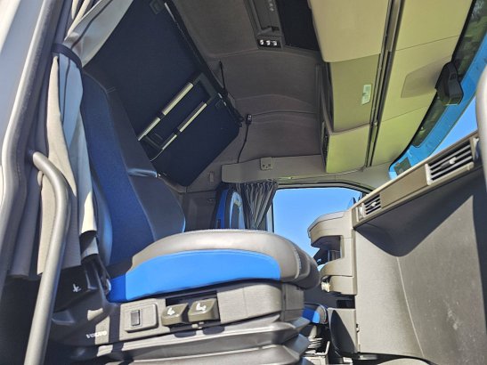 VOLVO FH 500 xl 590 2022 2 Tractor Units image 7