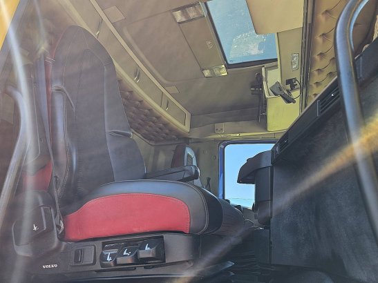 VOLVO FH 460 590 2015 2 Tractor Units image 7