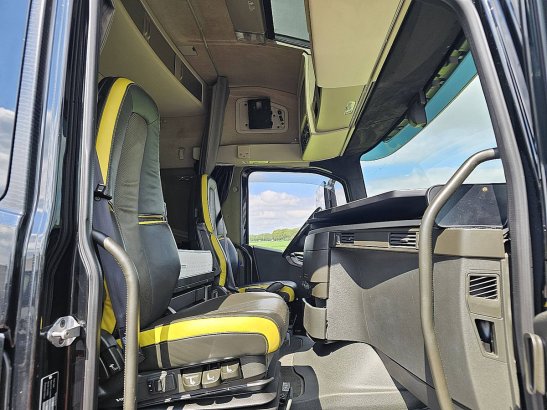 VOLVO FH 750 6x4 liftaxle retard. 590 2018 2 image 7