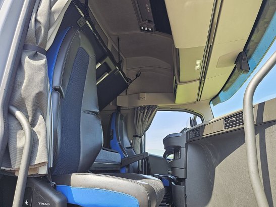 VOLVO FH 460 590 2022 2 Tractor Units image 7