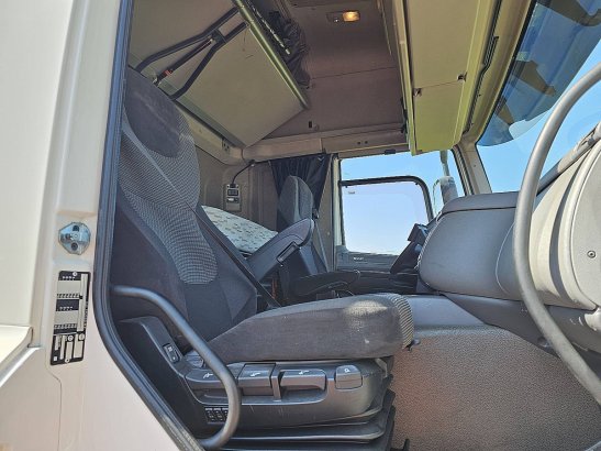 DAF CF 440 CF 440 2013 2 Tractor Units image 7