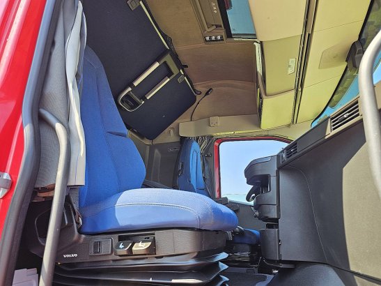 VOLVO FH 500 globetrotter 590 2023 2 Tractor Units image 7