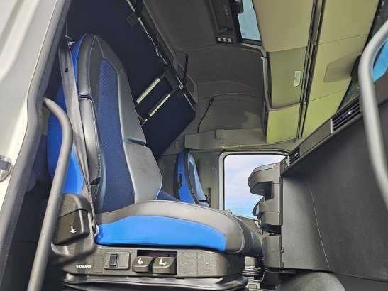 VOLVO FH 500 xl led i-p-c 2x tank 590 2023 2 Tractor Units image 7