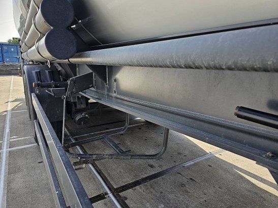 SPITZER SK 2760 CAL rieselgueter SPITZER SK 2760 CAL Rieselgueter 2000 2 Tanker semi trailers image 18