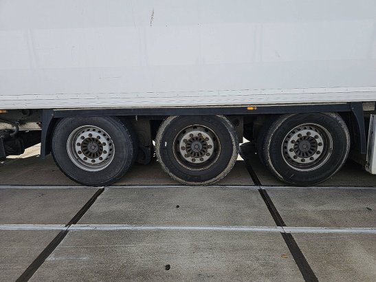 KRONE SD SD 2011 2 Refrigerated semi trailers image 7