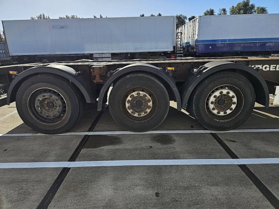 KOGEL SW24 MULTI 2X 20, 1X30, 1X40, HIGHCUBE, 20FT MITTIG Kögel SW24 MULTI 2X 20, 1X30, 1X40, HIGHCUBE, 20FT MITTIG 2008 2...