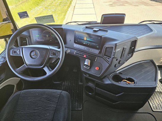 MERCEDES-BENZ ACTROS 1848 LS gigaspace mp5 2xtank 9669 2022 2 Tractor Units image 8