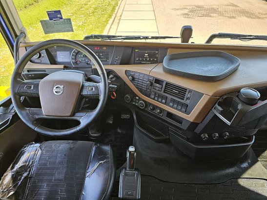 VOLVO FH 460 590 2015 2 Tractor Units image 8