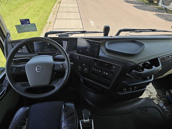 VOLVO FH 460 590 2022 2 Tractor Units image 8