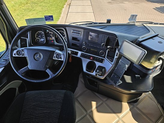 MERCEDES-BENZ ACTROS 2540 6x2 Mercedes-Benz ACTROS 2540 6X2 2015 2 Tractor Units image 8