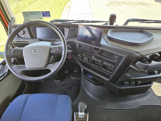 VOLVO FH 500 globetrotter 590 2023 2 Tractor Units image 8