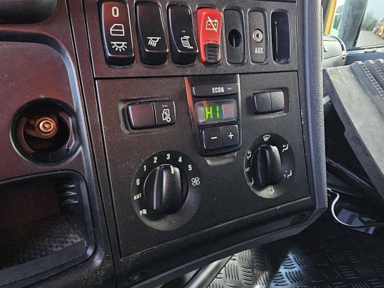 SCANIA P340 cng gas 6x2*4 vdk 10182 2015 2 image 9